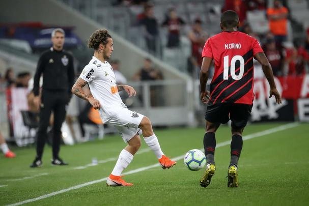 Galo perdeu muitas chances e acabou derrotado pelo xar paranaense