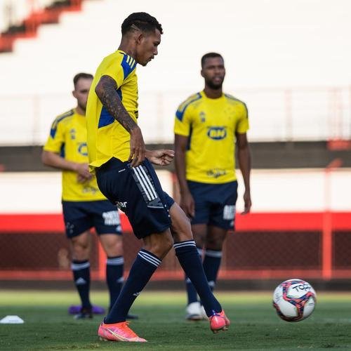 Com atividade no estádio Antônio Accioly, do Atlético-GO, o Cruzeiro encerrou a preparação para enfrentar o Goiás, pela 22ª rodada da Série B. A partida está marcada para 21h30 desta terça-feira, na Serrinha, em Goiânia.