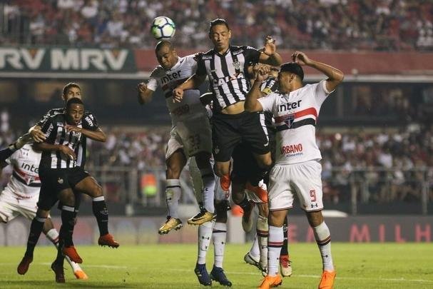 Atlético saiu atrás, conseguiu virada com Róger Guedes e Ricardo Oliveira, mas cedeu empate no Morumbi