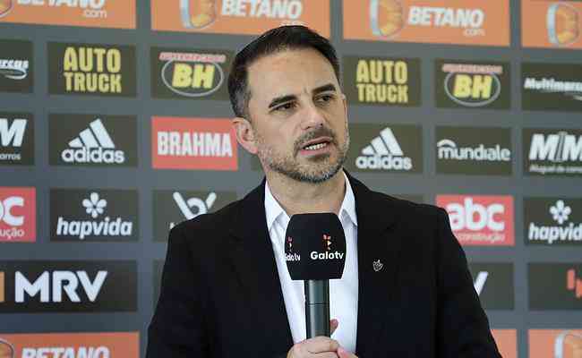Diretor Rodrigo Caetano diz que novo técnico do Atlético deve seguir o 