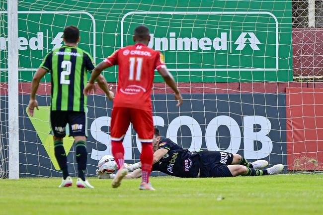 Jogo foi disputado com muito calor, em Nova Lima, na manh deste sbado 