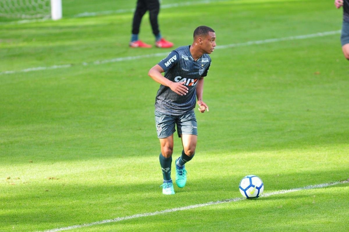 Fotos da apresentao e primeiro treino de Leandrinho no Atltico