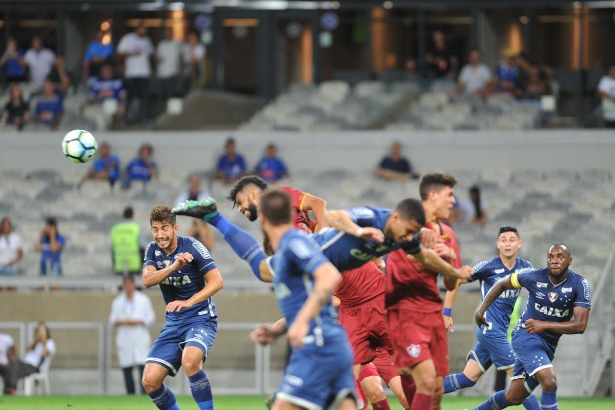 Cruzeiro vira diante do Fluminense no Mineiro e se mantm no G5 do Brasileiro
