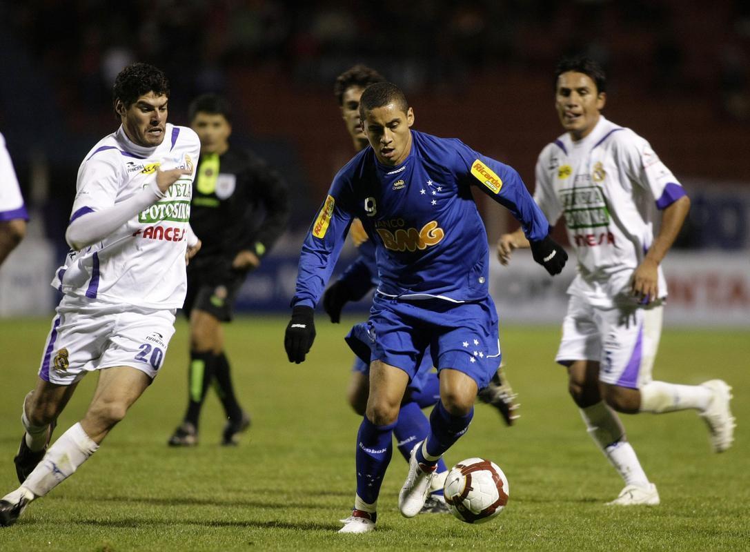 2010 - Real Potos-BOL 1 x 1 Cruzeiro, pela primeira fase (Wellington Paulista)