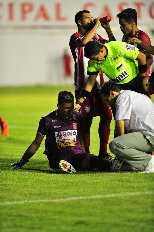 Villa Nova e Atltico se enfrentaram nesta quinta-feira