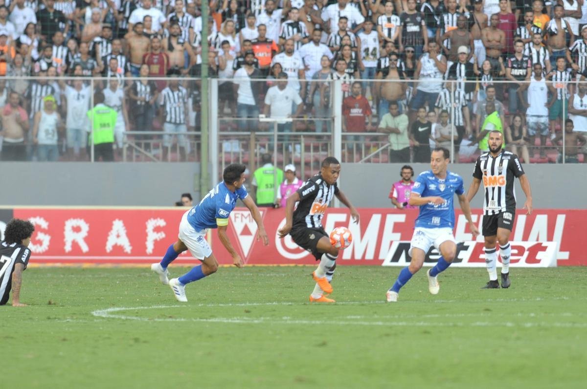 Fotos do primeiro tempo da finalssima do Mineiro, entre Atltico e Cruzeiro, no Independncia