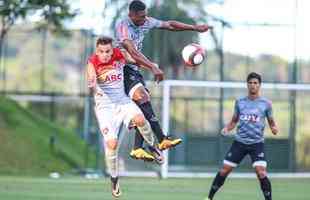 Com gols de Fred e Carlos Csar, Atltico vence jogo-treino contra Guarani de Divinpolis, na Cidade do Galo, por 2 a 0