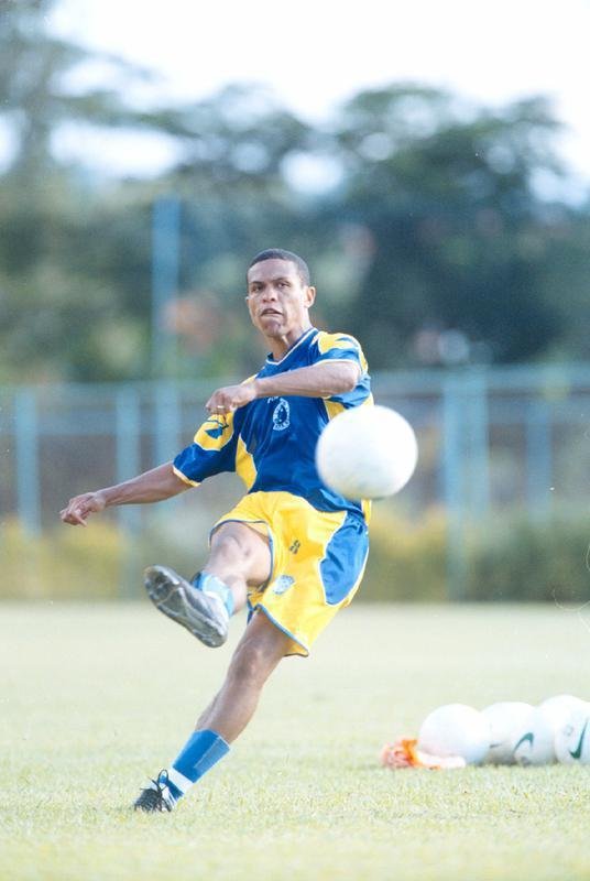 Revelado pelo Cruzeiro, Geovanni tambm passou por
Amrica, Barcelona, da Espanha, Benfica, de Portugal, Manchester City e Hull City, ambos da Inglaterra, SJ Earthquakes, dos Estados Unidos, Vitria e Bragantino