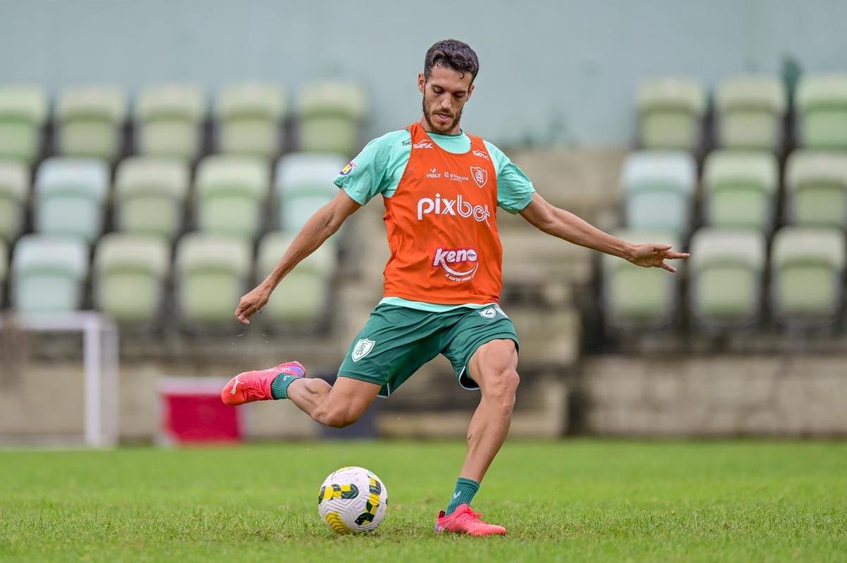 Amrica treina nesta segunda-feira (31/10), no CT Lanna Drumond, focado na partida contra o Internacional