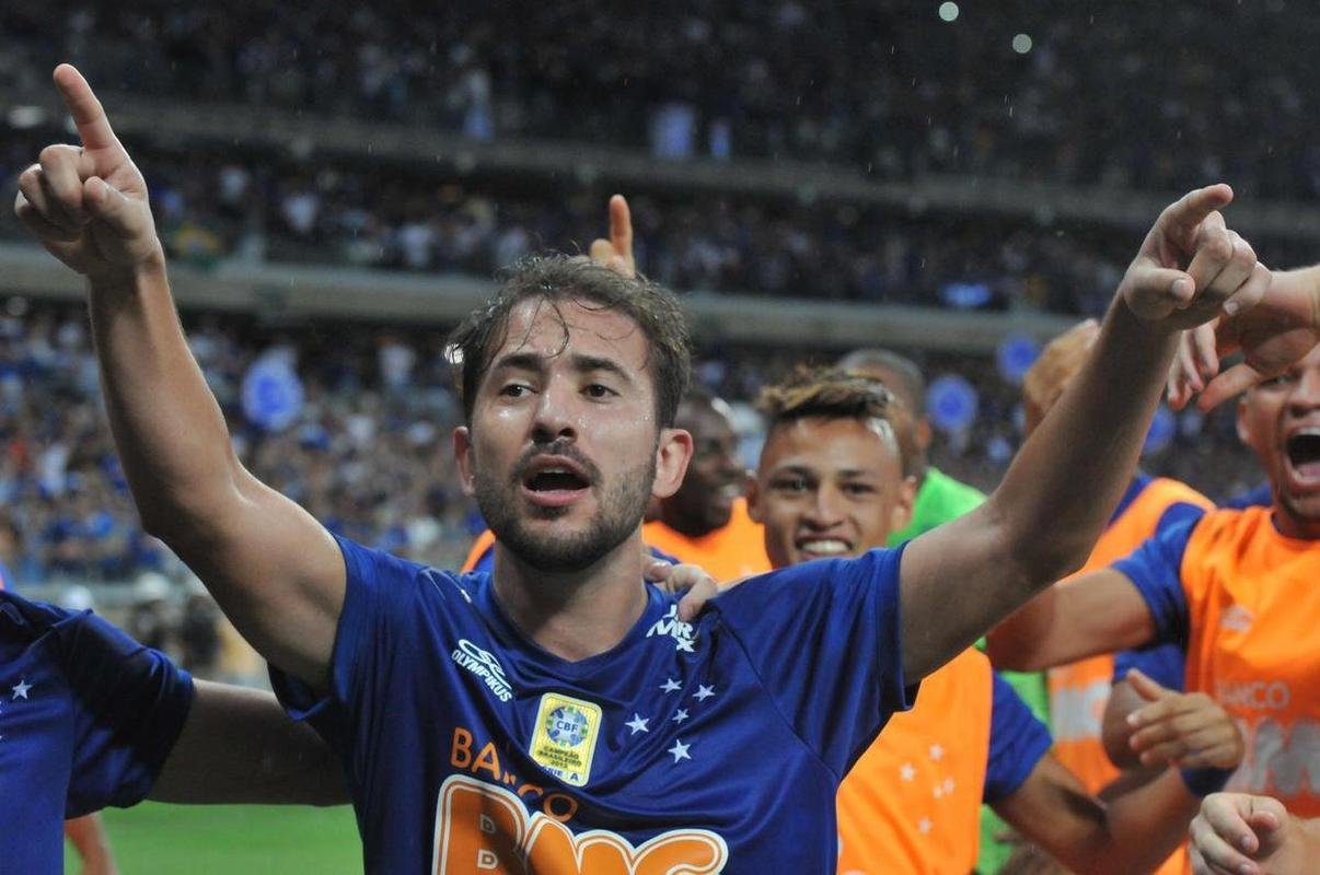 26 - Everton Ribeiro (24 gols)