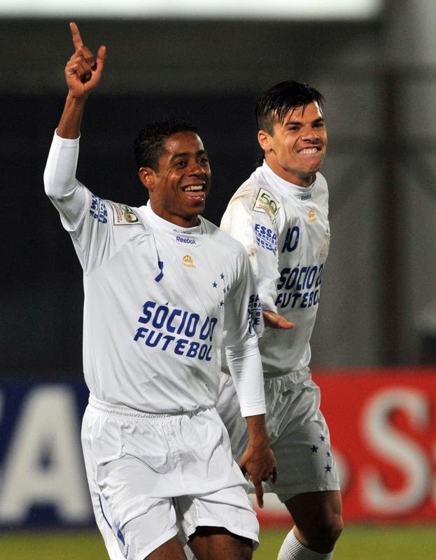 O volante Marquinhos Paran chegou ao Cruzeiro em 2008 indicado pelo tcnico Adilson Batista, com quem trabalhava no Jubilo Iwata do Japo. Foi pea importante no elenco celeste at 2011, quando deixou a Toca. No perodo, fez 226 jogos e marcou cinco gols. Foi tricampeo mineiro (2008, 2009 e 2011) e vice-campeo da Libertadores de 2009.
