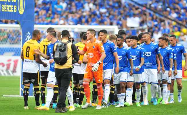 Jogadores na partida entre Cruzeiro e Cricima, pela 28 rodada da Srie B