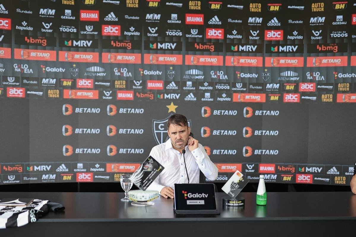 Fotos da apresentao de Eduardo Coudet no Atltico