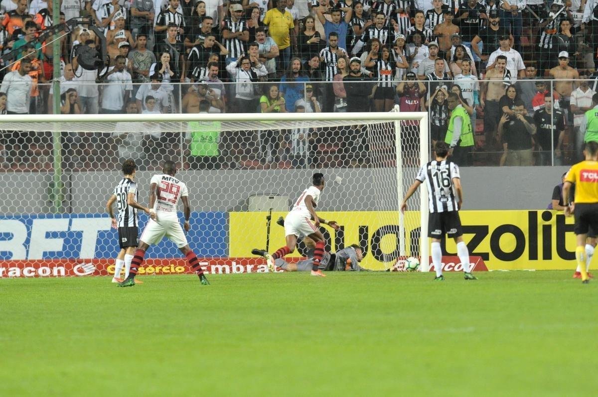 Galo derrotou Flamengo por 2 a 1 e assumiu provisoriamente a segunda posio no Brasileiro