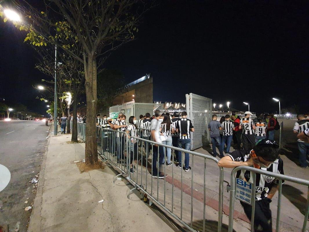 Fotos da torcida do Atltico no pr-jogo contra o Palmeiras no Mineiro