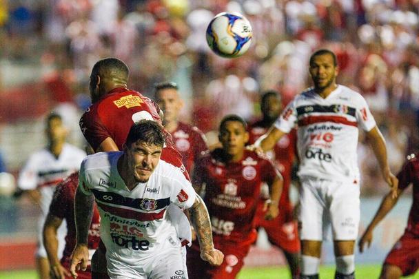 Equipes fizeram Clssico das Emoes vlido pela ltima rodada da primeira fase da competio no Estdio dos Aflitos. 