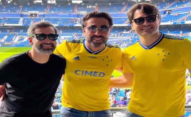 Joo Adibe, CEO da Cimed, Gabriel Lima, CEO da Raposa, e Pedro Mesquita, head da XP em partida entre Real Madrid e Barcelona
