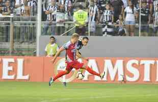 No primeiro tempo, Atltico abriu 3 a 1 no placar, com gols de Luan e Ricardo Oliveira (2)