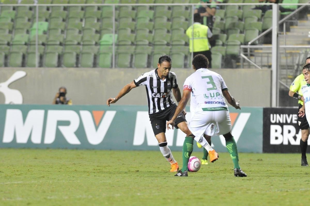 Fotos do primeiro tempo do clssico entre Atltico e Amrica, no Independncia, pela semifinal do Mineiro
