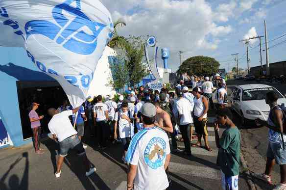 Imagens da torcida do Cruzeiro na Toca da Raposa