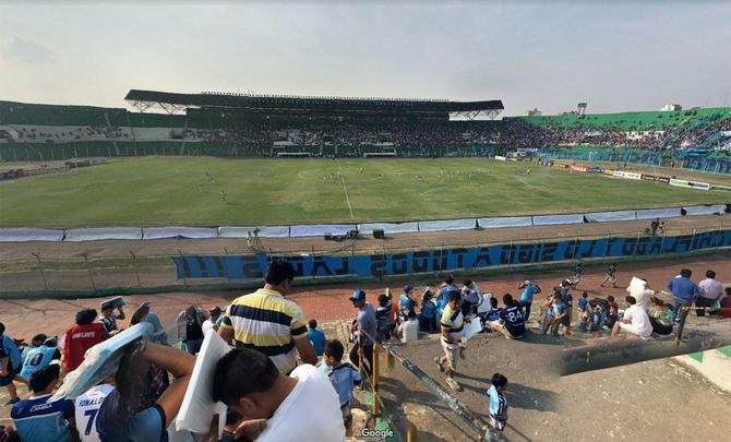 Estádio Ramón Tahuichi Aguilera, Santa Cruz de la Sierra (Bolívia) - a casa do Oriente Petrolero é situada em Santa Cruz de la Sierra, onde a altitude é mais baixa que a de Belo Horizonte: 416 metros. O estádio comporta aproximadamente 35 mil espectadores.