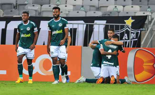 Pedro Raul marcou o gol da vitria do Gois sobre o Atltico no Mineiro