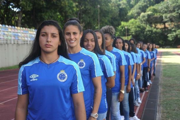 Cruzeiro apresentou jogadoras de seu time feminino na tarde desta quarta-feira (21/02)