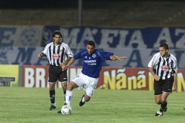 Fred em ação pelo Cruzeiro entre 2004 e 2005