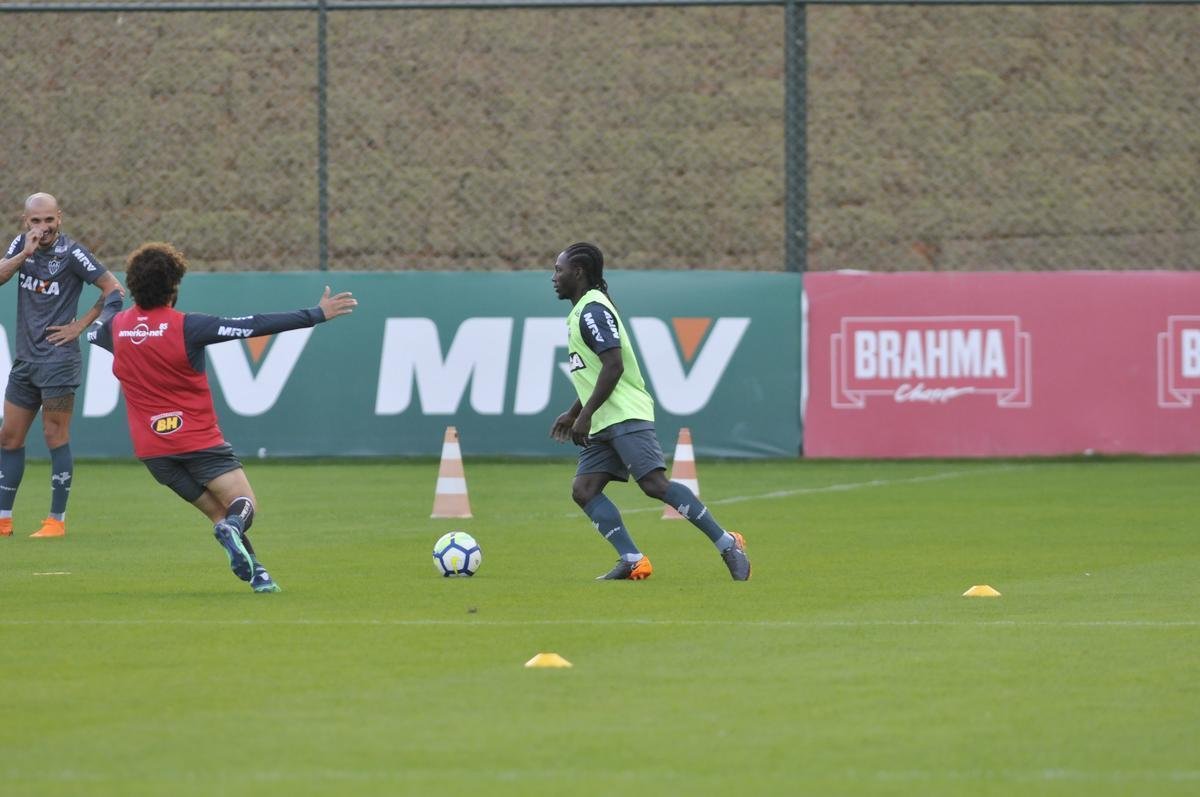 Yimmi Char, David Terans e Denlson participaram do treino em campo pela primeira vez
