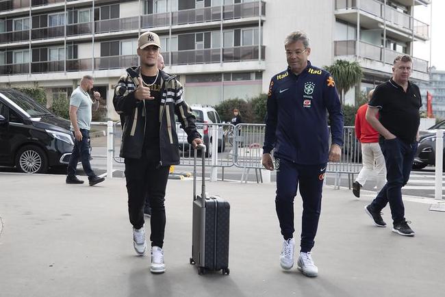 Jogadores que atuam na Europa já se apresentaram ao técnico Tite em Le Havre, na França