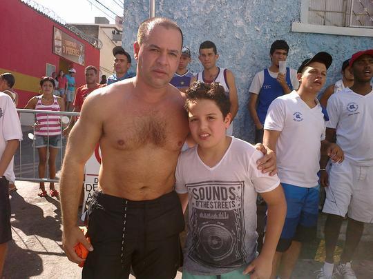 Torcedores do Cruzeiro na chegada ao Independncia (Rua Ismnia Tunes, no Horto)