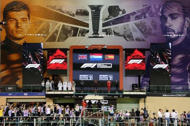 Max ultrapassou Lewis Hamilton, da Mercedes, na �ltima volta e venceu o GP de Abu Dhabi