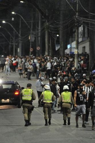 Torcida do Atltico movimenta ruas prximas ao Mineiro antes do jogo 