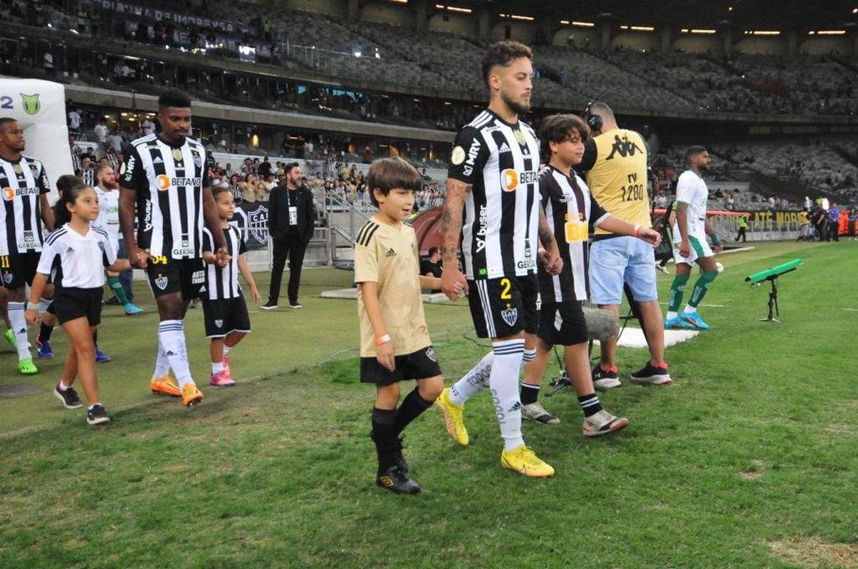 Mascotinhos do Atltico no jogo contra o Juventude, no Mineiro, pelo Campeonato Brasileiro de 2022