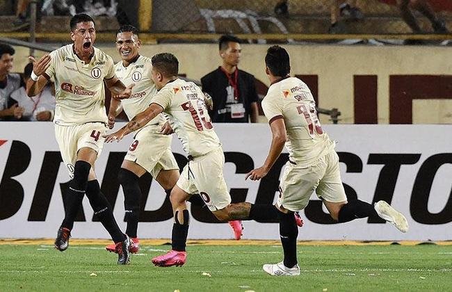 Universitario (Peru): 3 lugar da Liga Peruana; eliminado pelo Barcelona de Guayaquil na segunda fase
