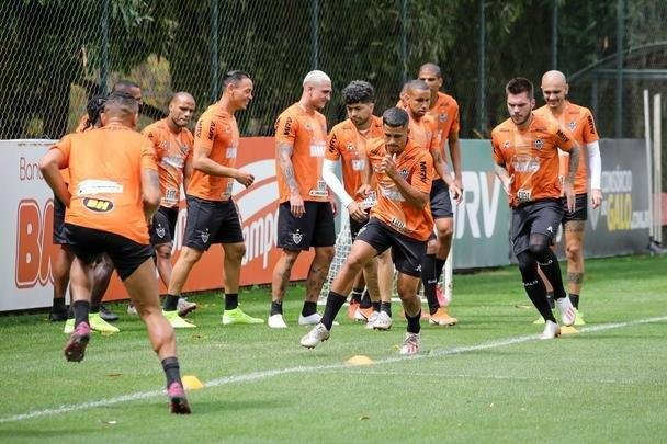 Fotos do treino do Atltico neste sbado, na Cidade do Galo. O tcnico Rodrigo Santana deve escalar o time com Wilson; Patric, Igor Rabello, Rver e Fbio Santos; Jair e Elias; Char, Vincius e Cazares; Ricardo Oliveira