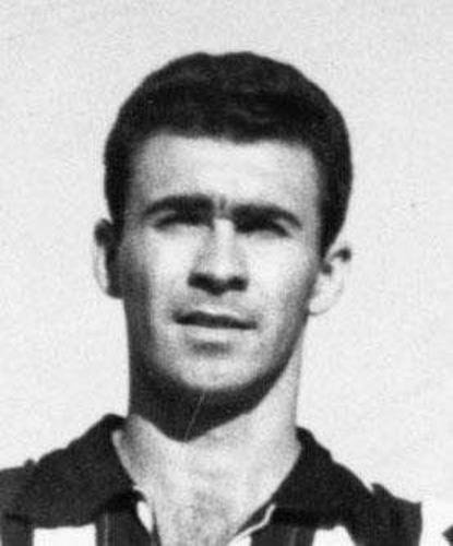 Ilton Chaves, ex-jogador e técnico de América, Atlético e Cruzeiro, morreu em BH aos 84 anos nesta quinta-feira (27/5/2021). Ele foi o treinador que mais comandou a Raposa: em 389 partidas, conquistou 213 vitórias, empatou 89 vezes e teve 87 derrotas, com aproveitamento de 62,38%.