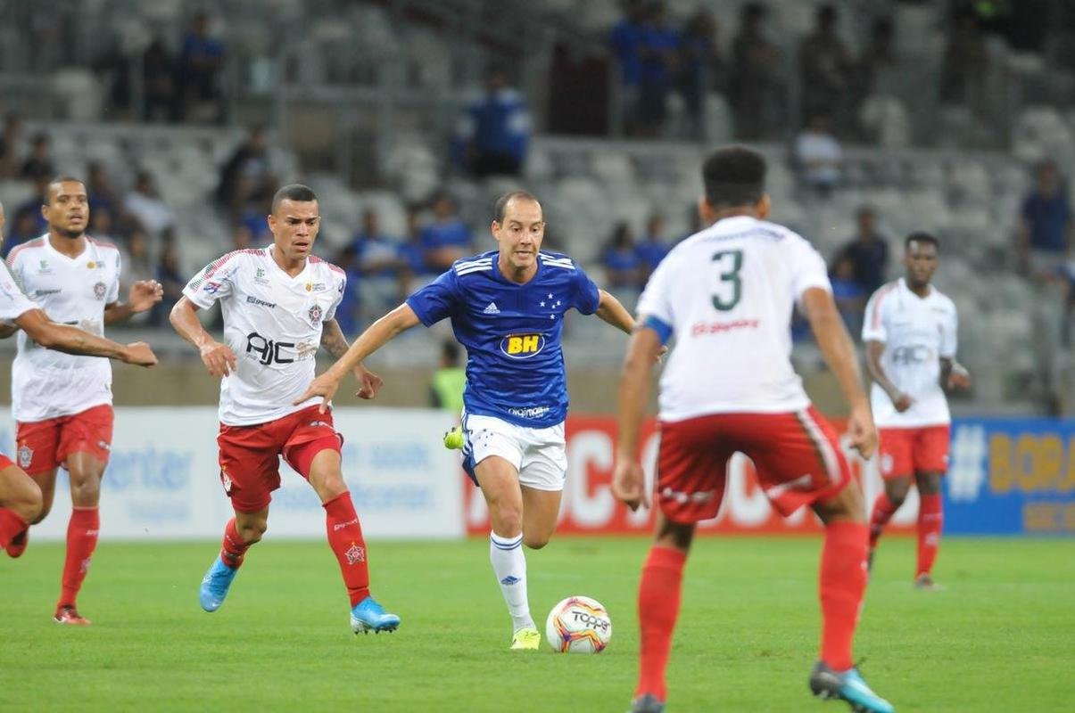 Grande contratao do Cruzeiro para a temporada de 2019, Rodriguinho quase no jogou na campanha que rebaixou o time  Srie B do Campeonato Brasileiro. Aps a sada de Thiago Neves, assumiu a camisa 10 celeste, mas fez apenas dois jogos em 2020. Ao todo, disputou 22 jogos pela Raposa e marcou oito gols.
