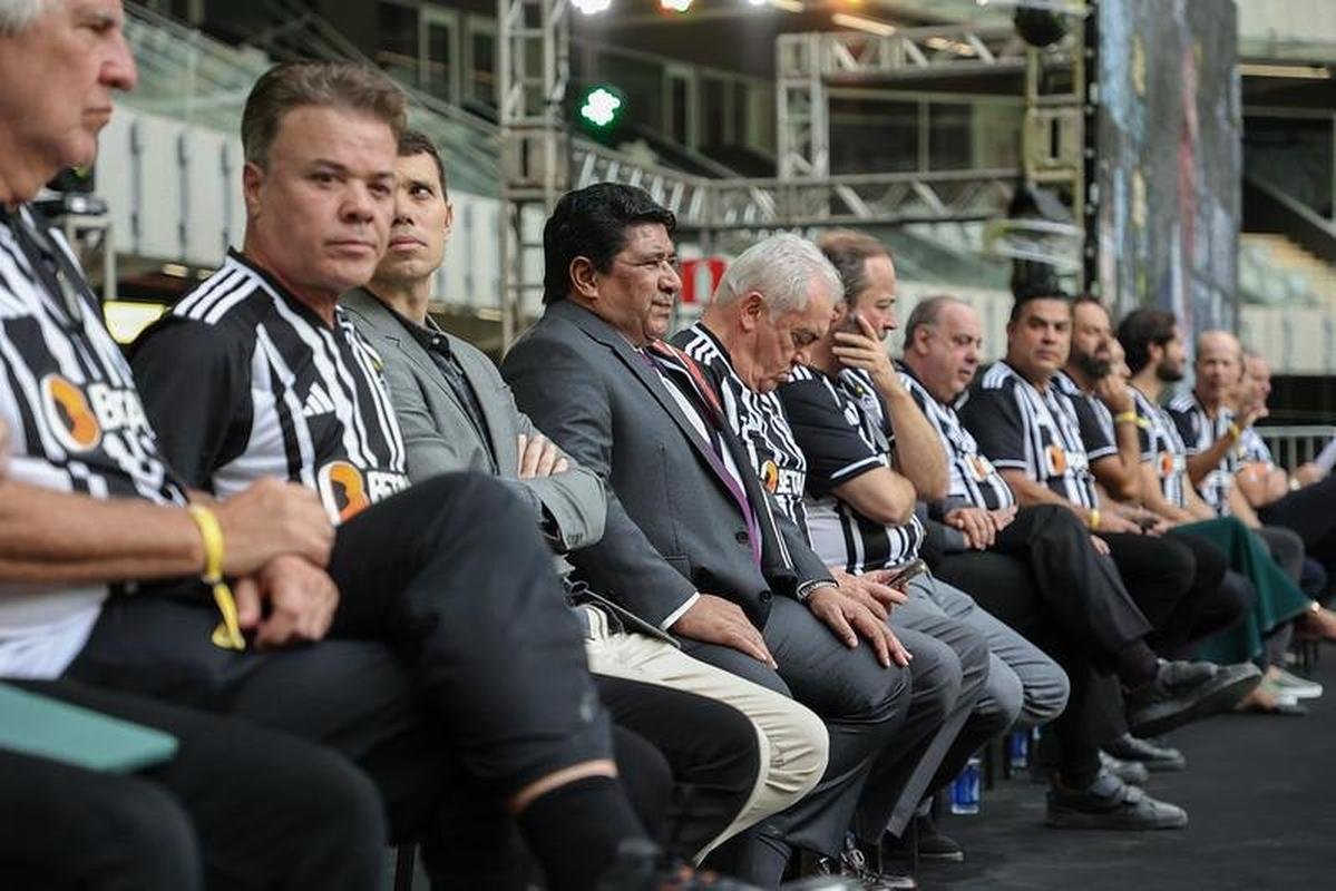 Fotos de autoridades, dirigentes e polticos na inaugurao da Arena MRV