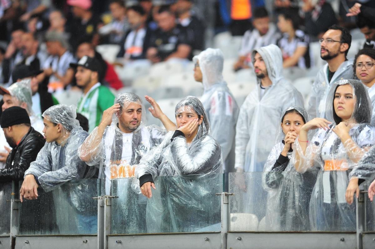 Fotos das torcidas de Atltico e Coln, no Mineiro, na semifinal da Copa Sul-Americana