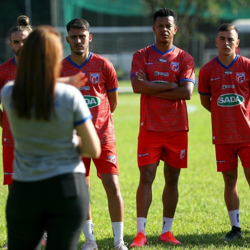Com jogadores conhecidos da torcida mineira, como o zagueiro Edcarlos o meio-campista Leandro Domingues, o Betim apresentou o elenco nessa segunda-feira (21)