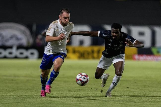 Fotos do jogo entre Remo e Cruzeiro, no Estdio Baeno, em Belm, pela 13 rodada da Srie B do Campeonato Brasileiro