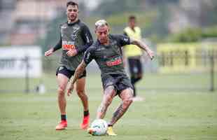 Imagens do primeiro treino de Eduardo Vargas pelo Atltico