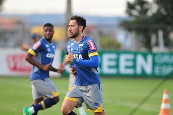 Cruzeiro teve volta de argentino, e Mano Menezes esboou equipe titular para pegar o Sport
