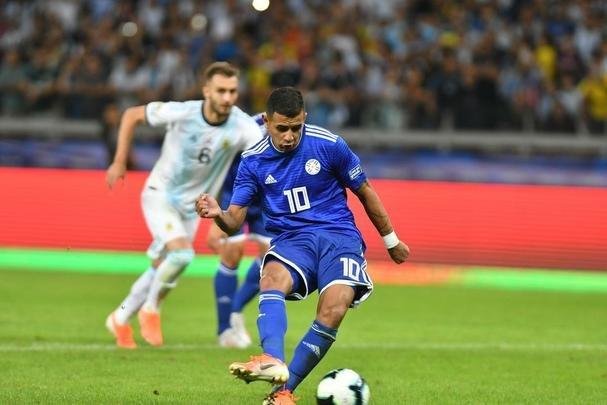 Fotos do empate por 1 a 1 entre Argentina e Paraguai, no Mineiro, pela Copa Amrica