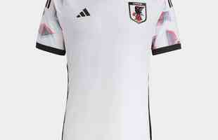 A camisa II do Japo para a Copa do Mundo  branca e foi produzida pela Adidas