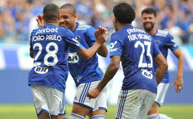 João Paulo, de pênalti, e Vitor Roque marcaram os gols do Cruzeiro