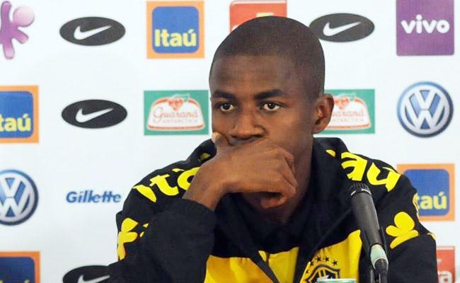Volante ex-Cruzeiro e Seleção Brasileira, Ramires revelou que ele e sua família sempre foram flamenguistas