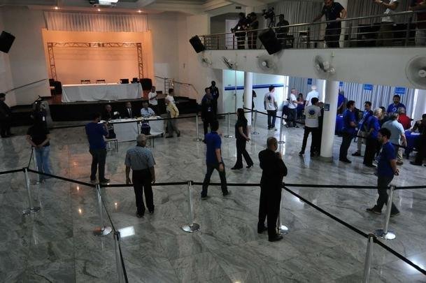 Fotos da eleio presidencial no Cruzeiro. Parque esportivo do Barro Preto, em BH, esteve lotado durante tarde e noite desta segunda-feira