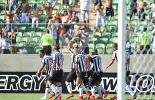 Atlético começou arrasador e abriu 3 a 0 com gols de Elias (2) e Róger Guedes